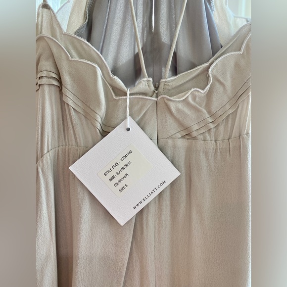 NWT Elliatt Elation dress, size S, taupe color, Keyhole and scalloped detailing - Picture 6 of 8